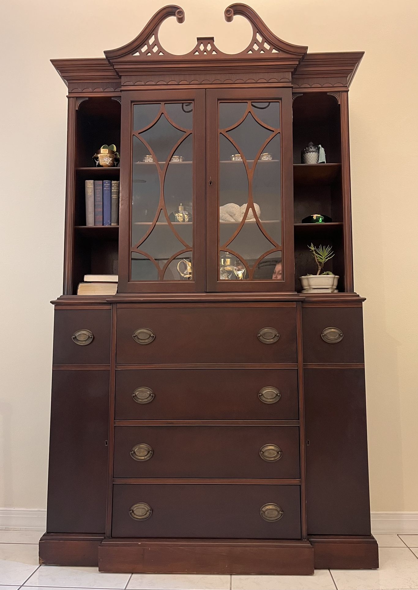 Mahogany Cabinet with Hutch 