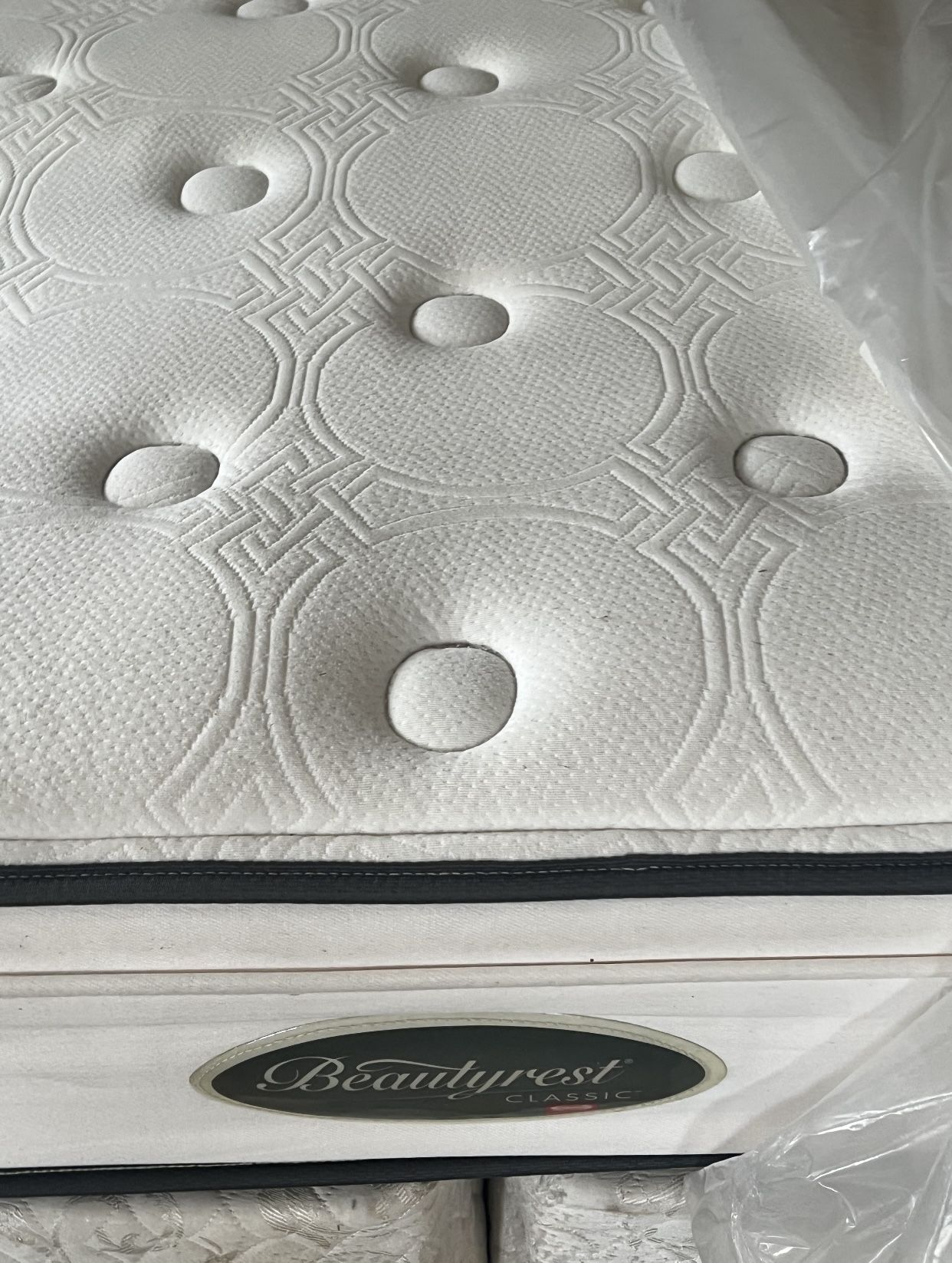 USED KING SIZE MATTRESS WITH BOX SPRING DELIVERY AVAILABLE for Sale in
