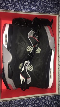 Air Jordan 4 bred