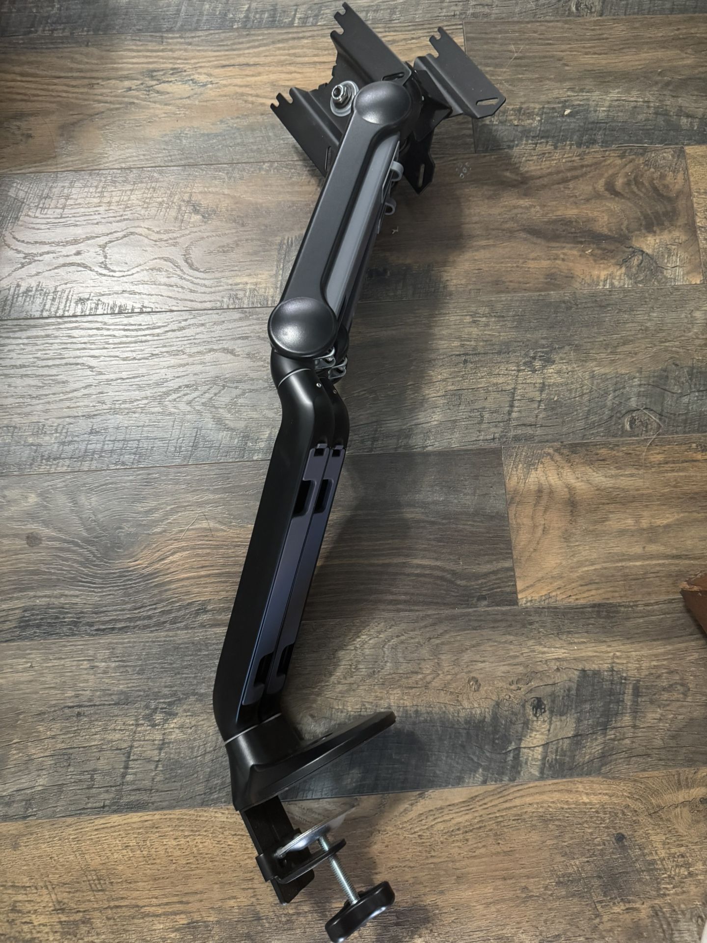 CORSAIR Dual Arm Monitor Mount