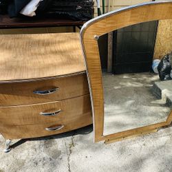 Vanity / Dresser/ Mirror 