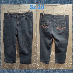 WOMENS  CAPRI JEANS SIZE 10 (READ)
