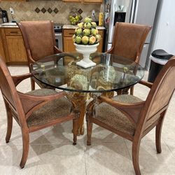 Exquisite Dining Table 