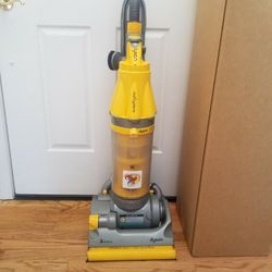 NEW cond DYSON ANIMAL VACUUM WITH COMPLETE ATTACHMENTS,  AMAZING POWER SUCTION  , WORKS EXCELLENT  , IN THE BOX  , 