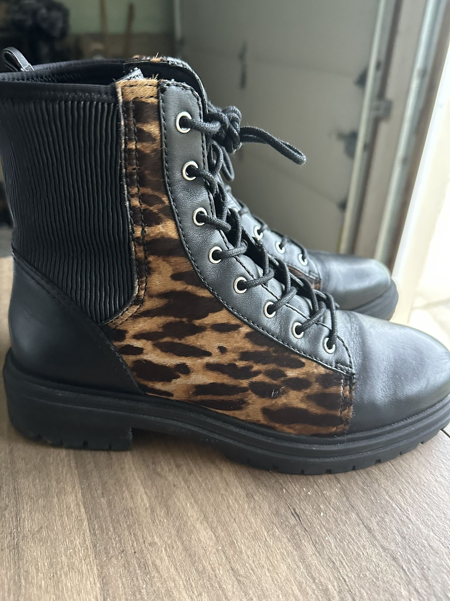 Vince Camuto Fair Fur Calf Cheetah Leopard Combat Boots Size 10