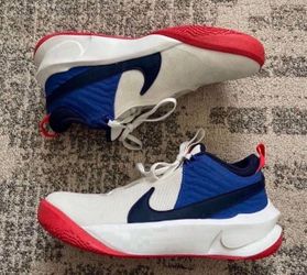 NIKE TEAM HUSTLE D10 GS 'WHITE GAME ROYAL' Size 6Y