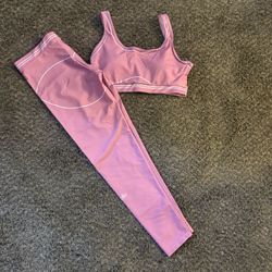 Alo Yoga Sports Bra & Leggings Set