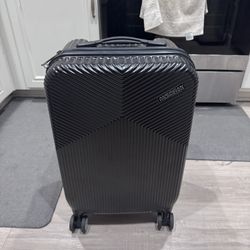 American Tourister 21” Carry On Spinner 21x13x9.5 – Handle Issue