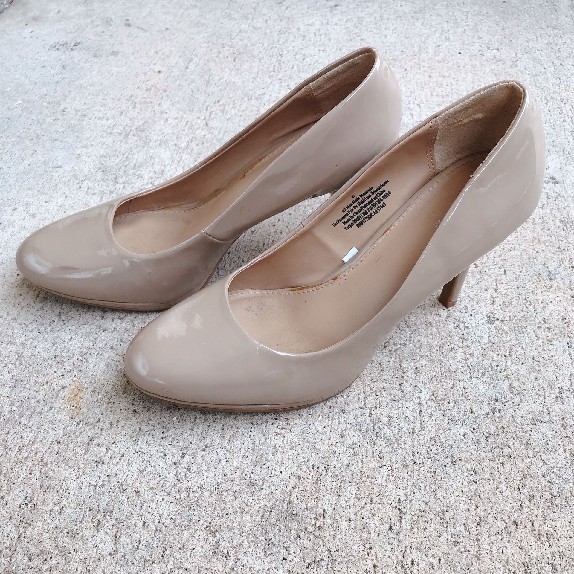 Beige Women’s heels - size 8