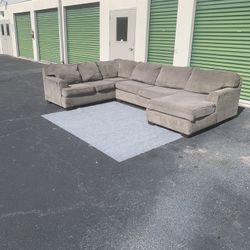 Grey Ashley Sectional Couch Set Free Delivery 🚚 💨