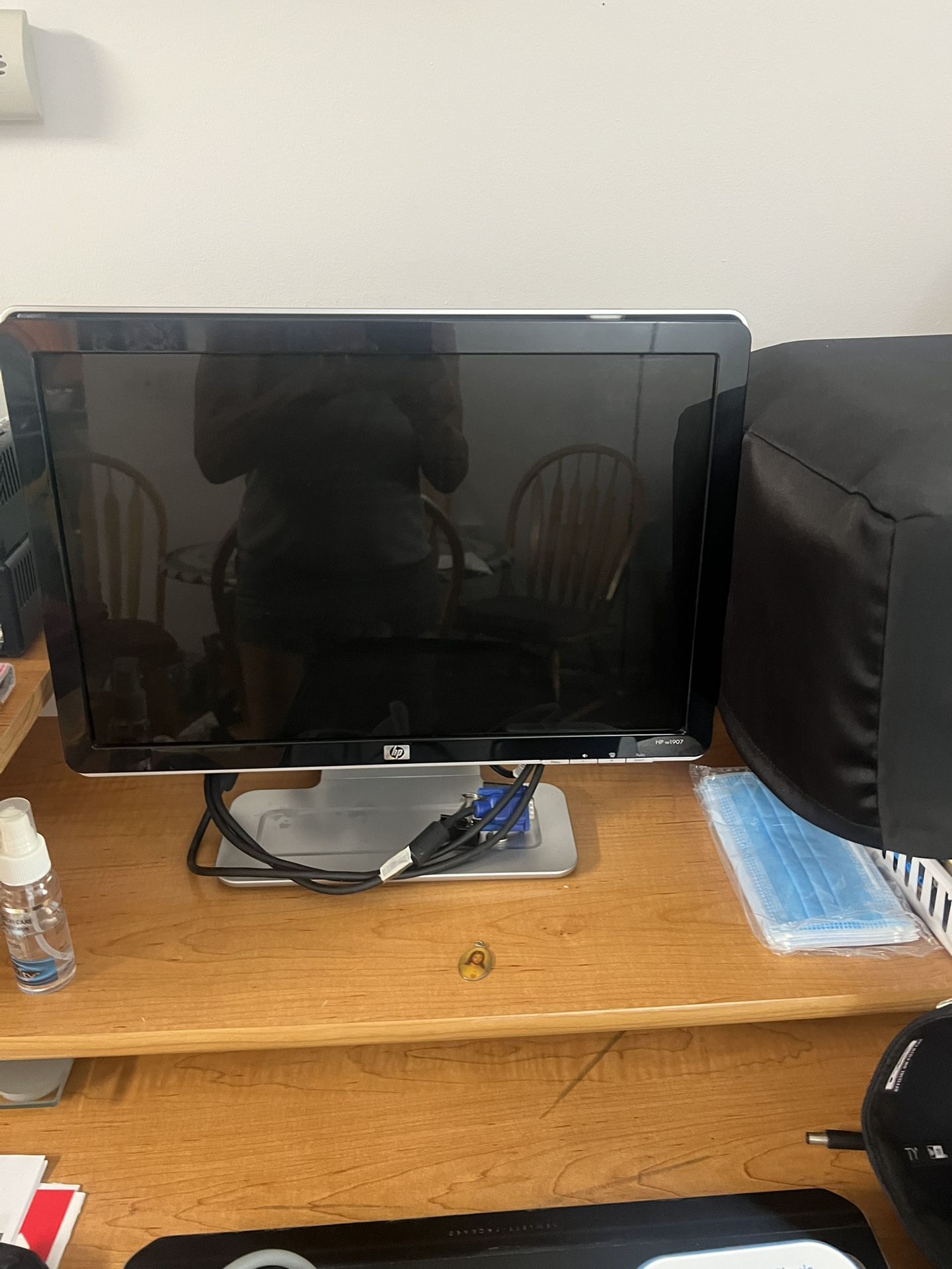 Dest Top Computer With Speakers And Subwoofer