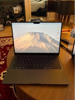 MacBook Pro M5 max