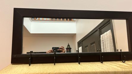 Main entrance mirror with coat-hanger/key holders