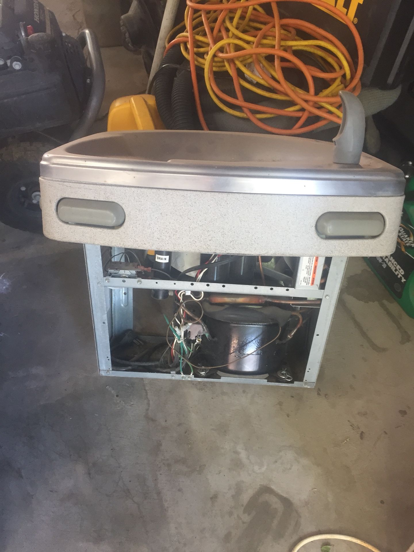 Cold drinking fountain