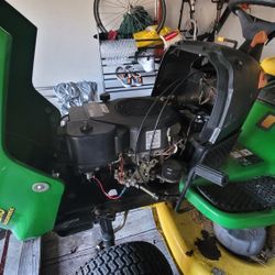 John Deere L110 Riding Mower