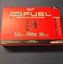 Milwaukee FUEL 12V 4-in-1 Installation Drill Driver Kit with 4-Tool Heads Brand New Price is Firm. Pick up in Burien Yes Available