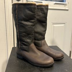 UGG Size 8 Leather $75