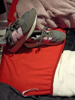Women's new balance shoes