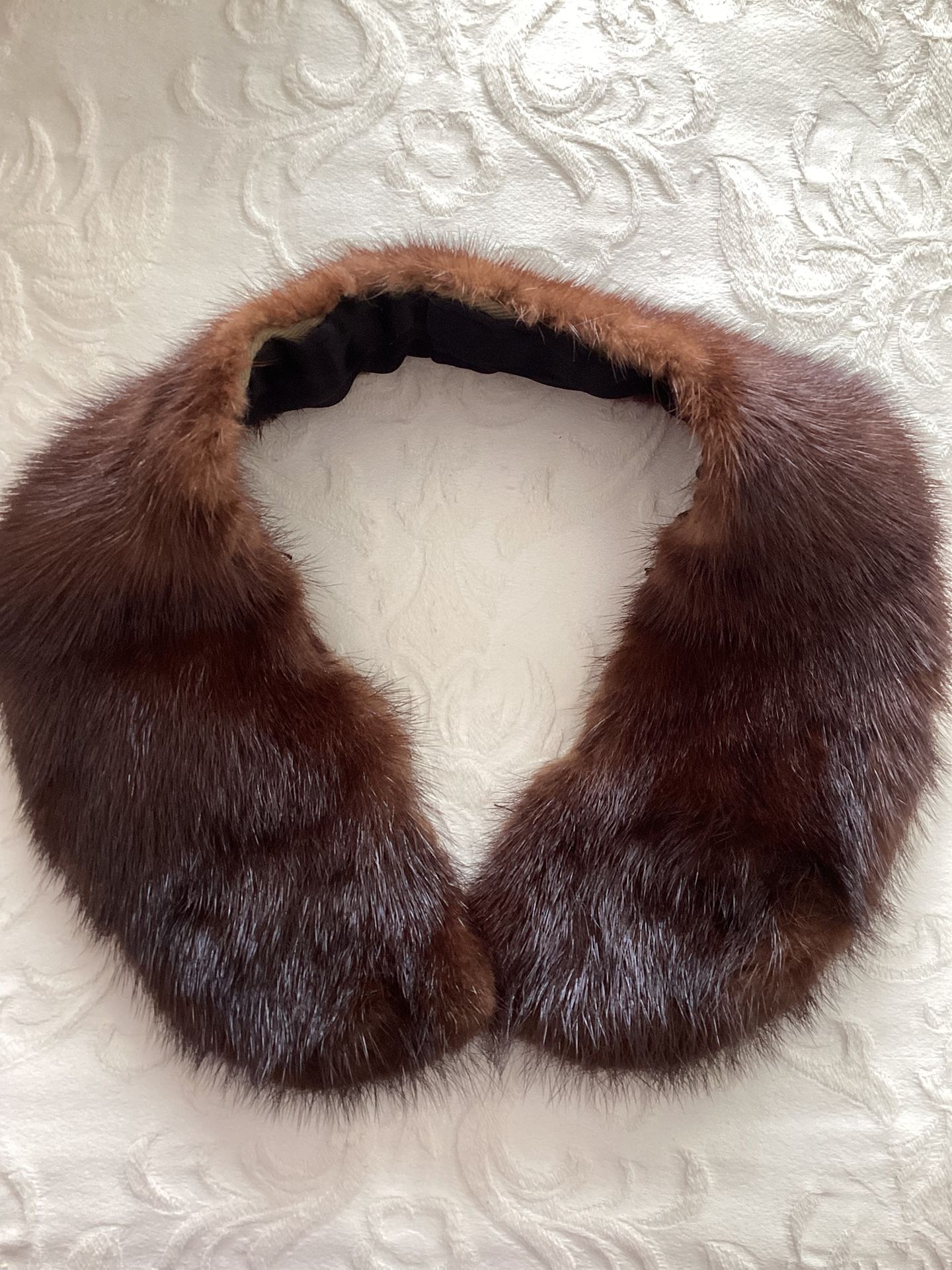 Genuine, brown 25” mink collar with closure (removed from jacket) great condition – see photos!