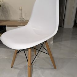 White Plastic Modern Dining Chair with Wooden Legs