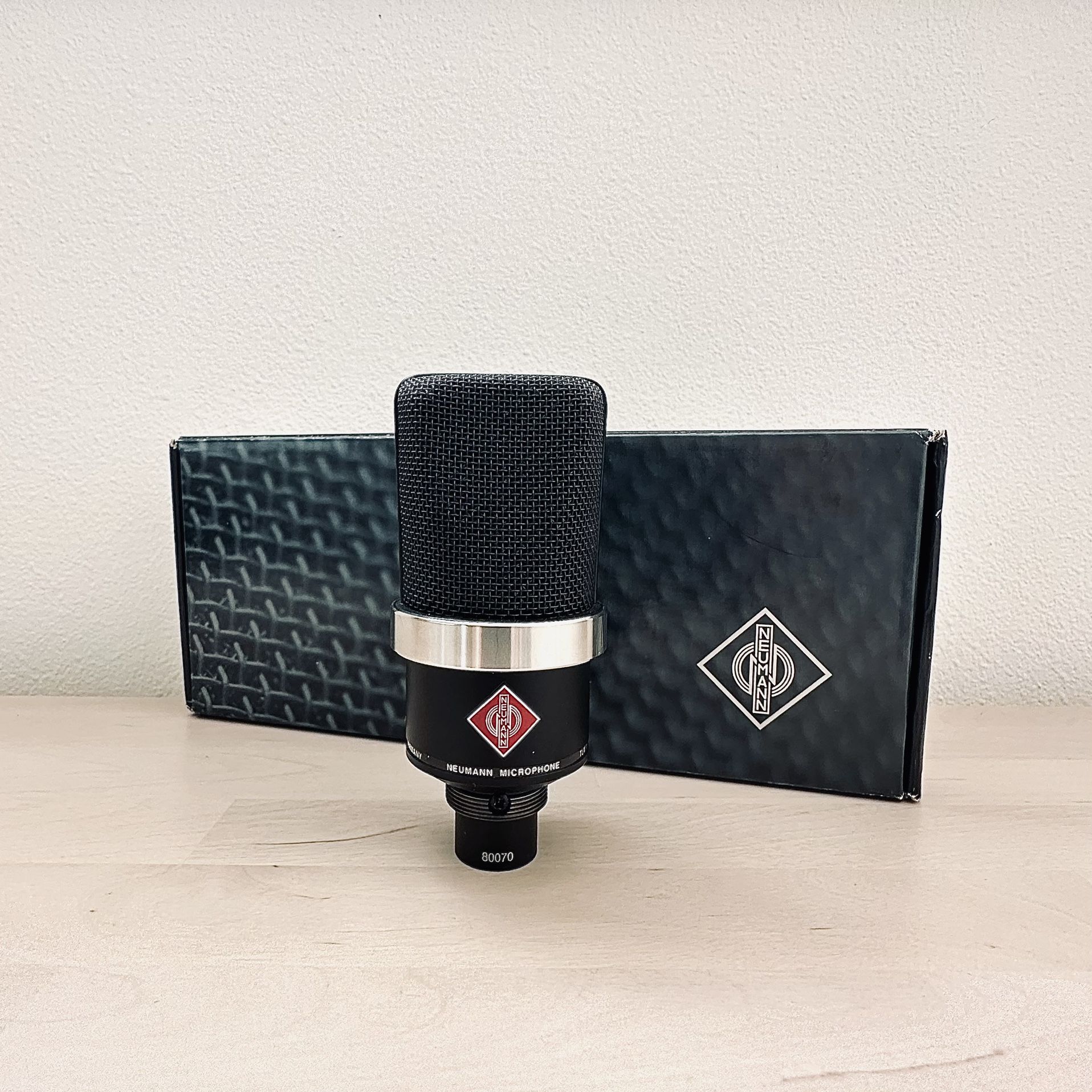 🎤 Neumann TLM 102 Large-Diaphragm Condenser Microphone – Excellent Condition!