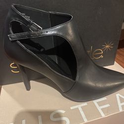 Just Fab Black Heel Pumps