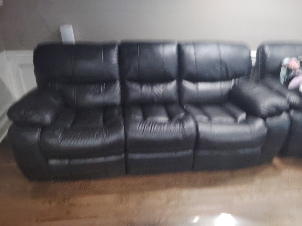 (2) Black Leather Electric Reclining Sofas With Cup Holders And USb Ports