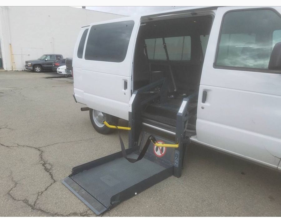 2004 FORD E-350 PASSENGER PARATRANSIT VAN