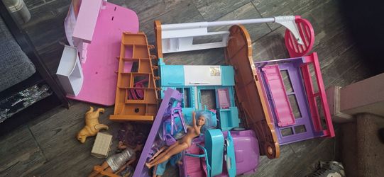 Barbie vacation house and car