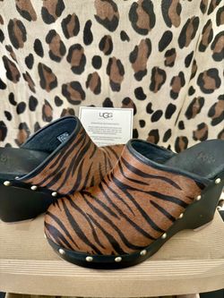 UGG™ Marsalis Leather Clogs W Size 6