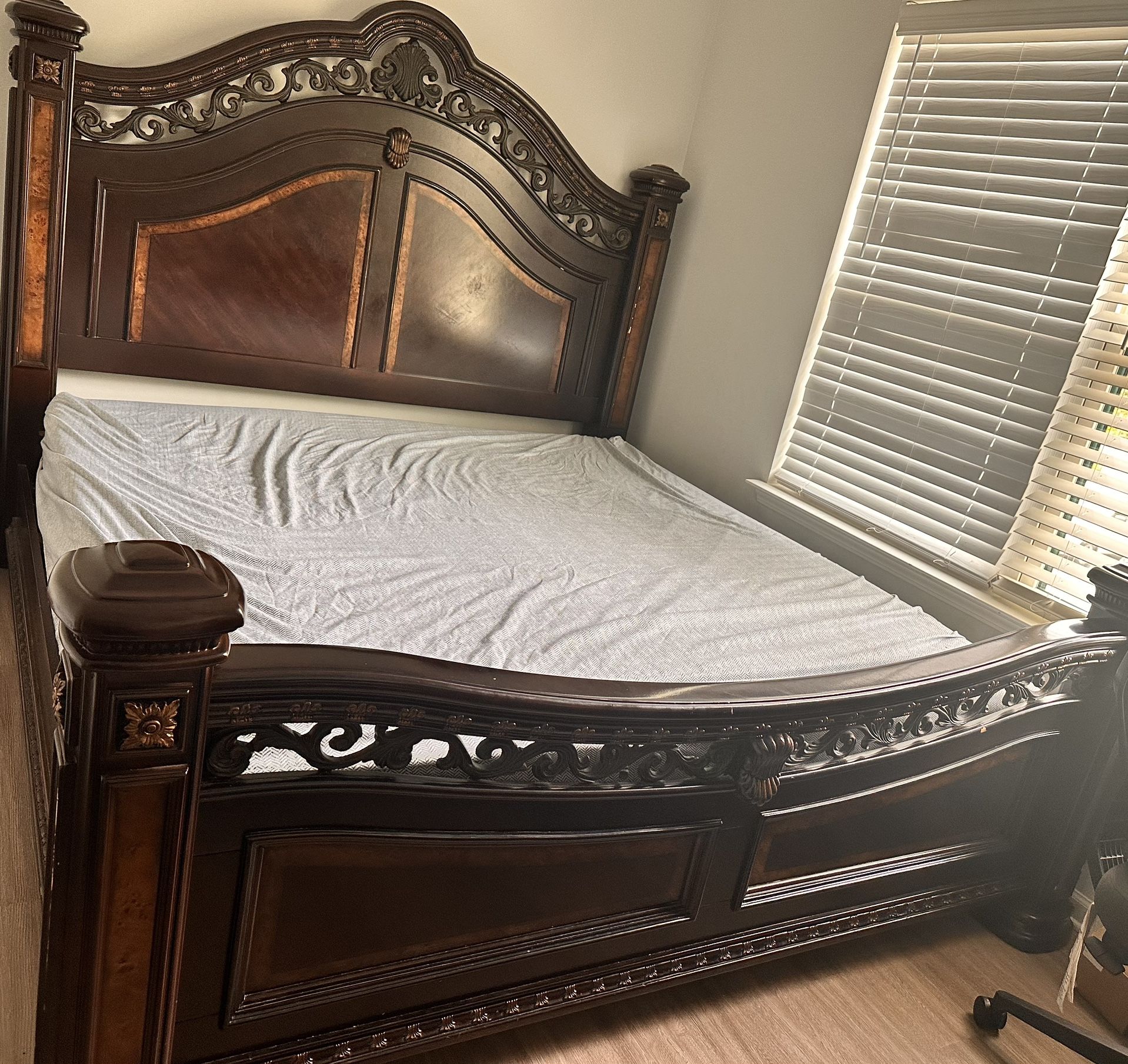 King Bed Lux Wood