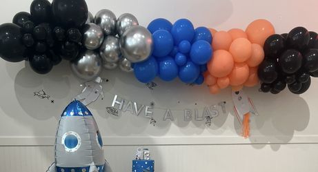 CUSTOM BALLOON ARCHES