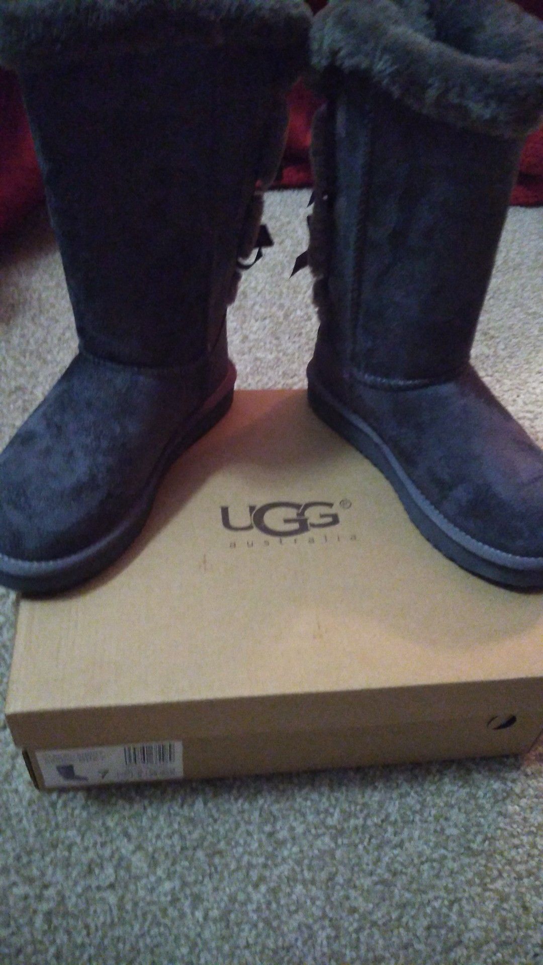 UGG