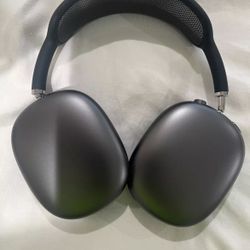 Apple Airpod Maxes 