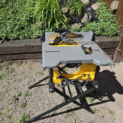 Dewalt
15 Amp Corded 8-1/4 in. Compact Jobsite Tablesaw with Compact Table Saw Stand