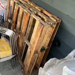 Free! Wood Pallets x3