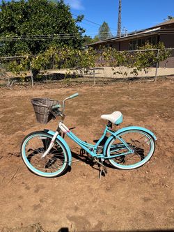Cruiser Bike with basket