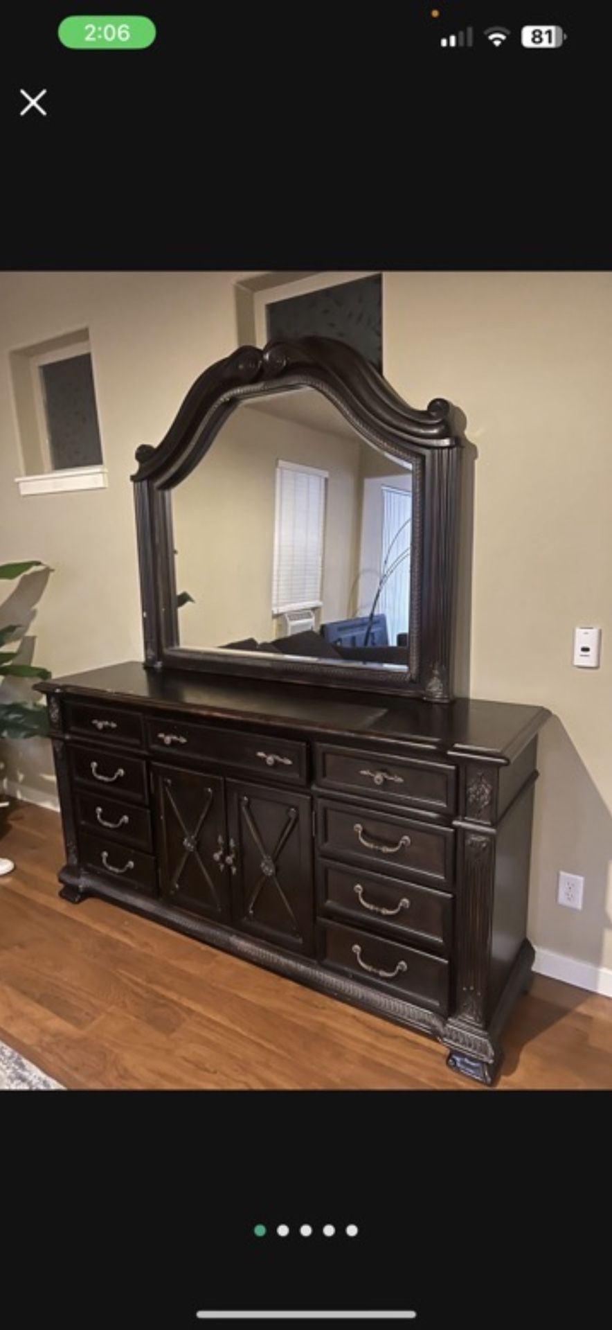 Dresser With Mirror 