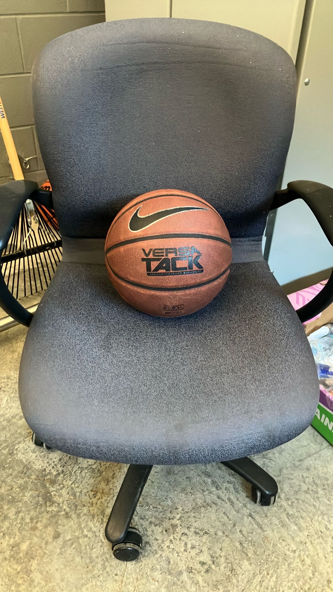 Nike Versa Tack Basketball