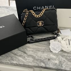 DEAL OF THE WEEK!! Chanel Handbag