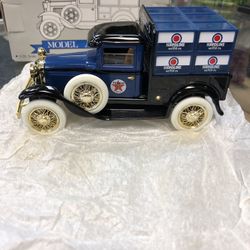 Limited Edition 1/25 Scale Lockable Texaco Crate Bank Model Car