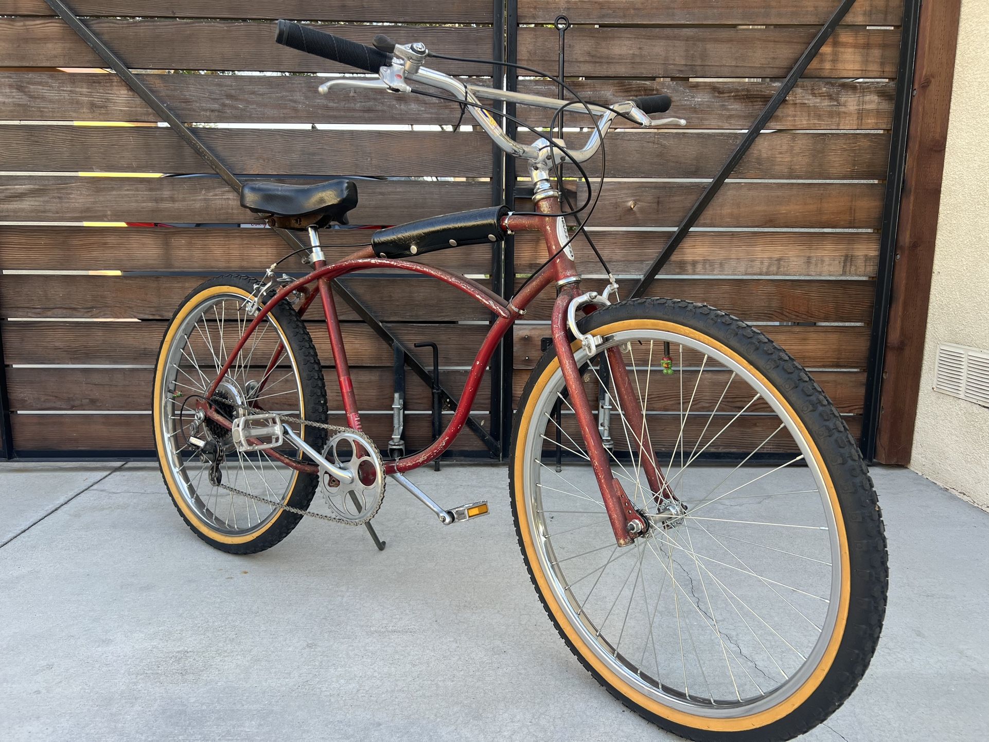 Vintage 1982 Schwinn Beach Cruiser 26” Speed