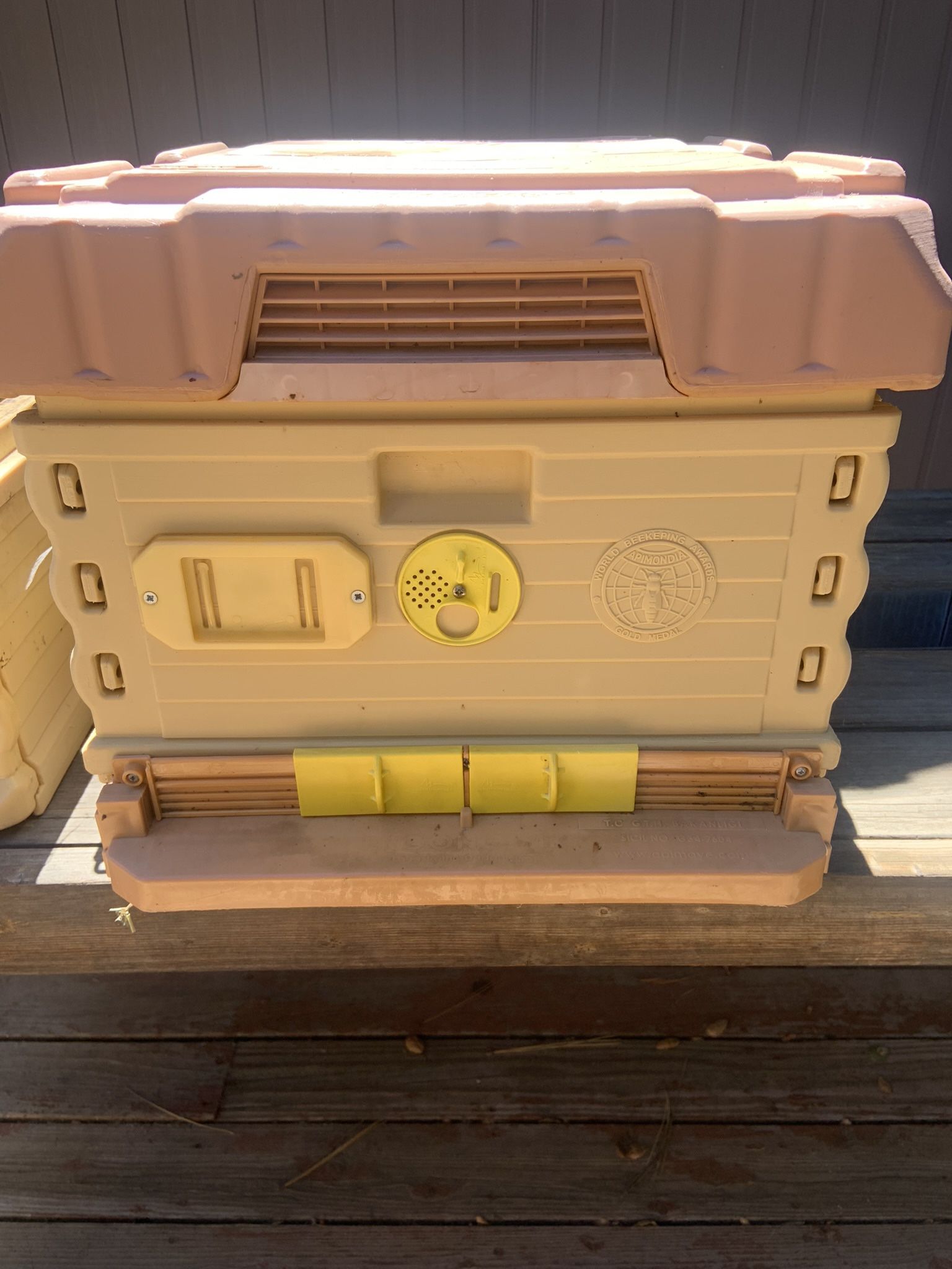 Apimaye Bee Hive