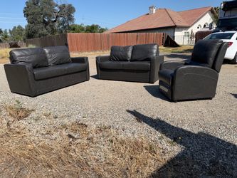Michelle Kay Rv 2 love seats (pull outs) with recliner