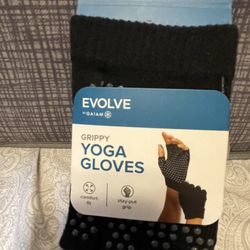 Gaiam Evolve 1 Pair Grippy Yoga Gloves Brand New