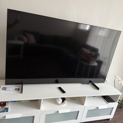 Samsung 55” 4K UHD Smart TV (UN55CU8000B) – Excellent Condition