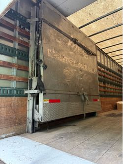Used Cantilever Lift-gate
