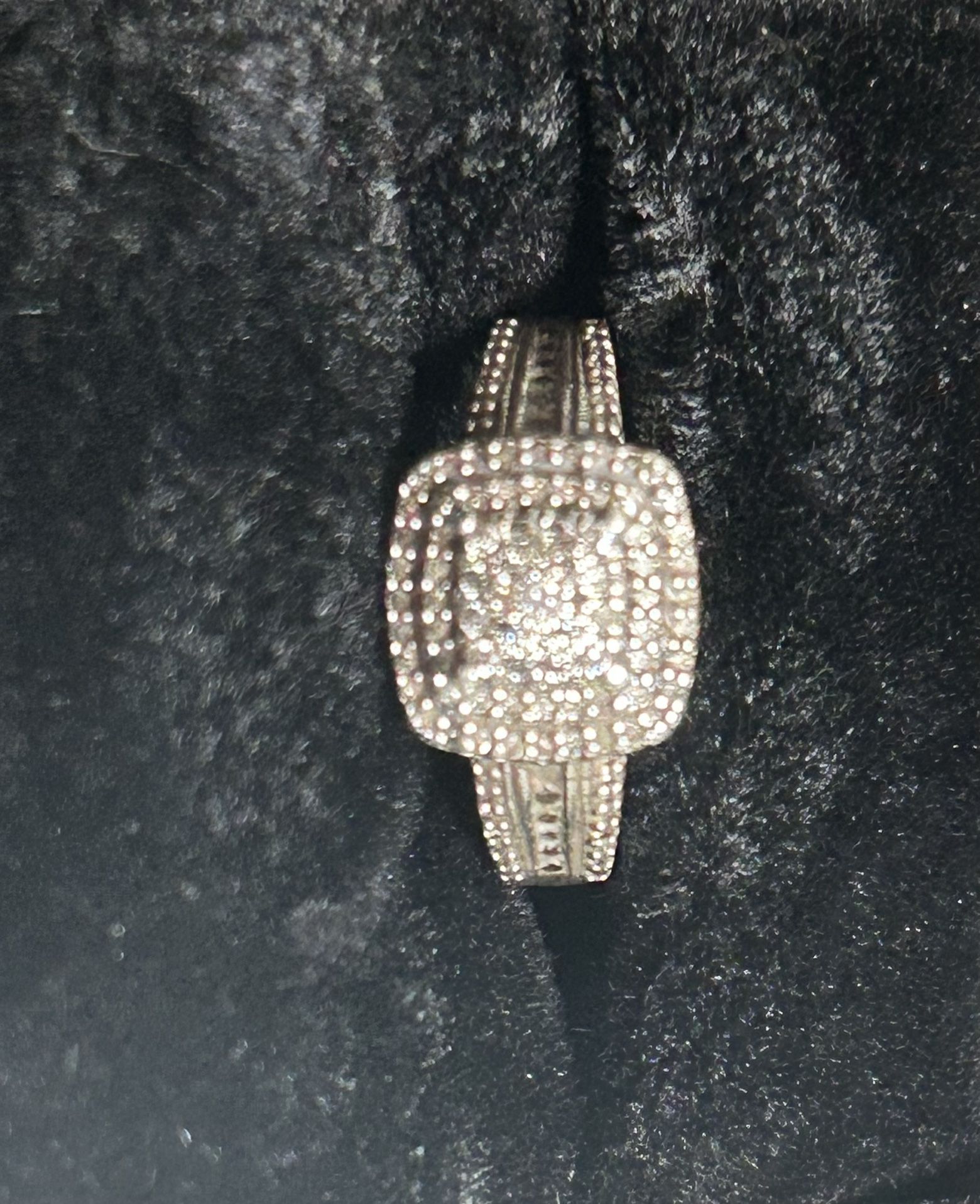 Stunning Diamond & Gold Ring