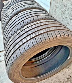 235/45/18 Michelin Selling a set of 4 tires in excellent condition 🫡