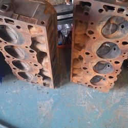 049 454 Chevrolet  Heads,aftermarket  Spring Retainers, Off Bad Engine,need Cleaned Up From Storage.  35th Ave And McDowell Phx 